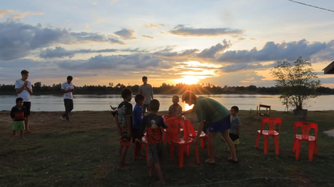 Vera Sunset Homestay Local Experience With Lao Family Muang Không Exteriér fotografie